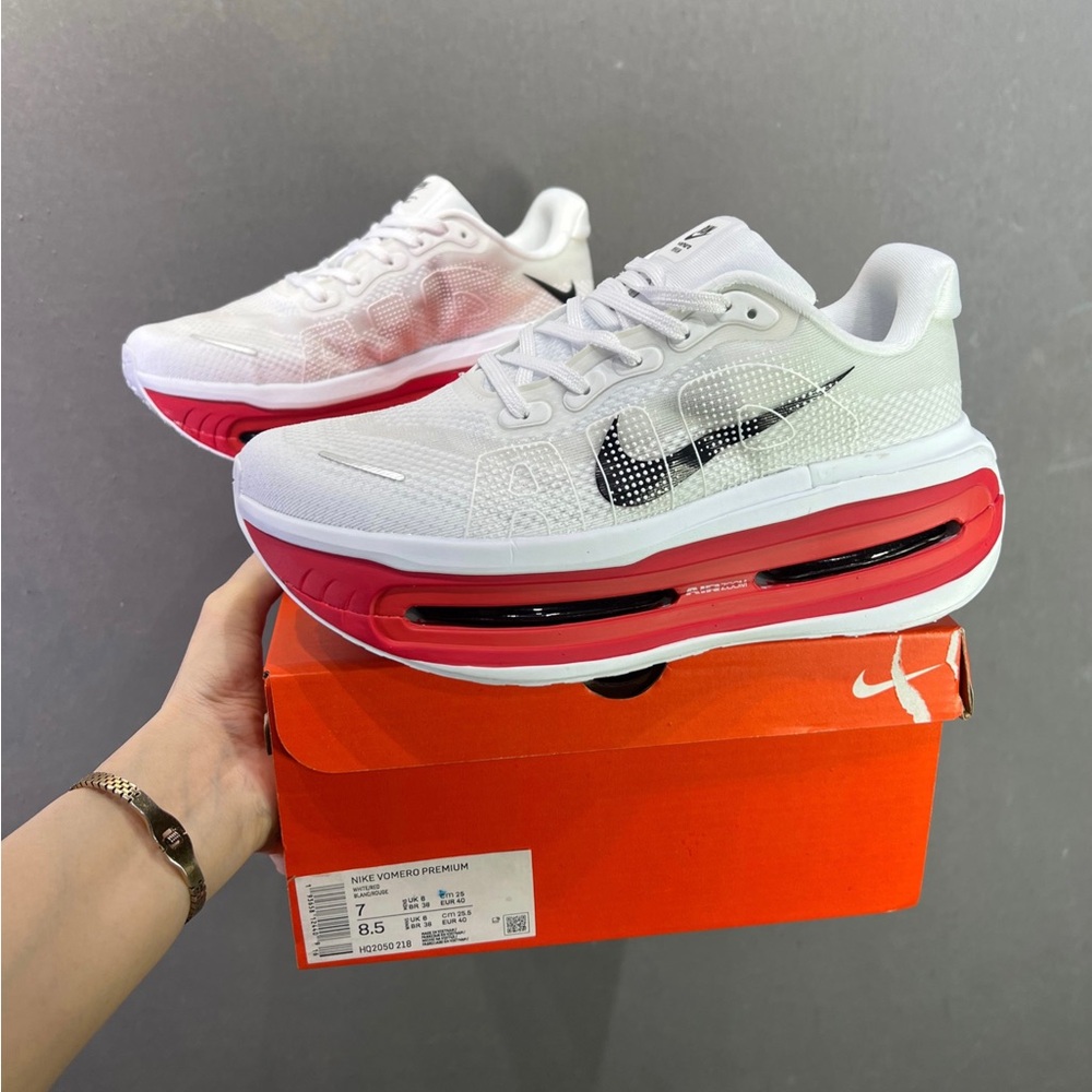 Nike White & Pink Performance Running Shoes